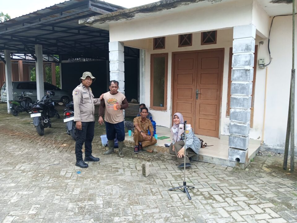 Polsek Bukitraya bersama PPL Bukitraya Laksanakan Monitoring Tanaman jagung Poktan Bina Tani Sejahtera.